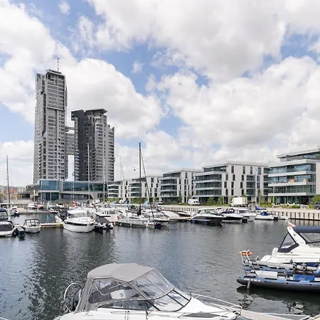 Yacht Park With Sea View By Lion شقة غدينيا