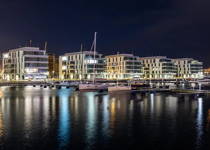 Yacht Park With Sea View By Lion Apartamento *